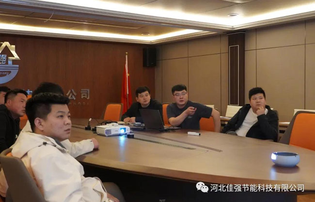 打包箱式房安裝會議現(xiàn)場